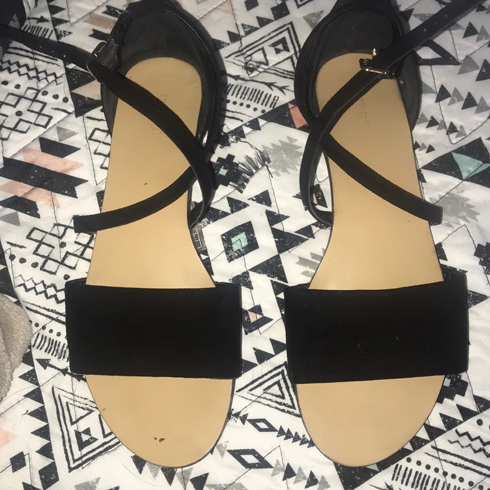 FOREVER 21 FLATS